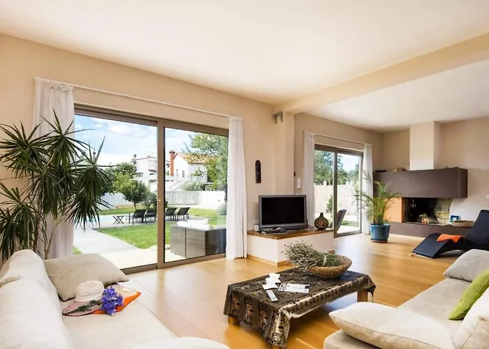 Sunny Summer House 4*